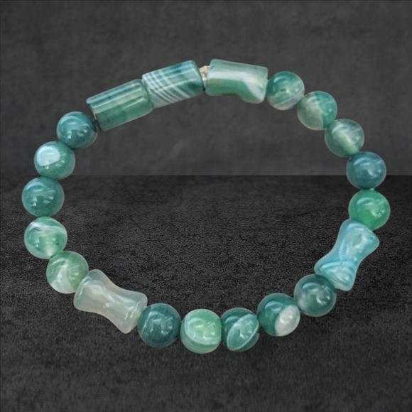 Endless Jewelry Creations Jewelry - Handmade Women's Green Agate Beaded Stretch Bracelet